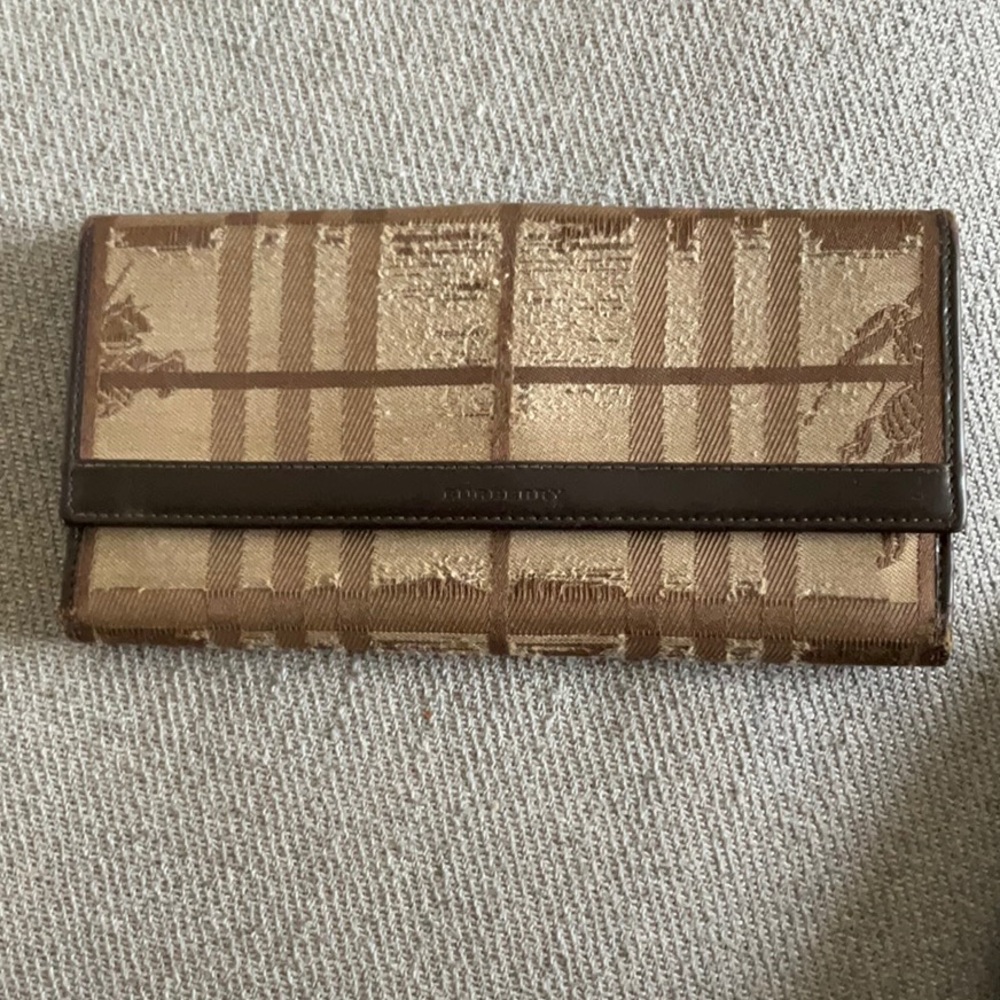 Preloved vintage Burberry wallet